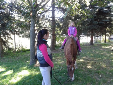 Zsófi a nyeregben