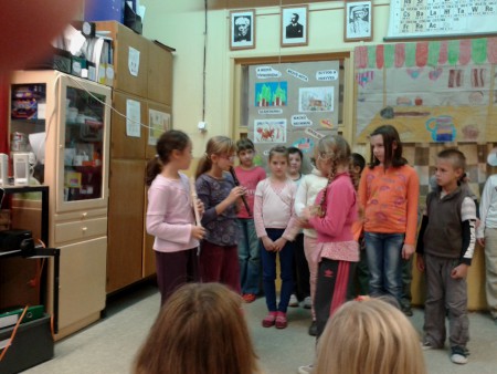 Suttog a fenyves furulyán